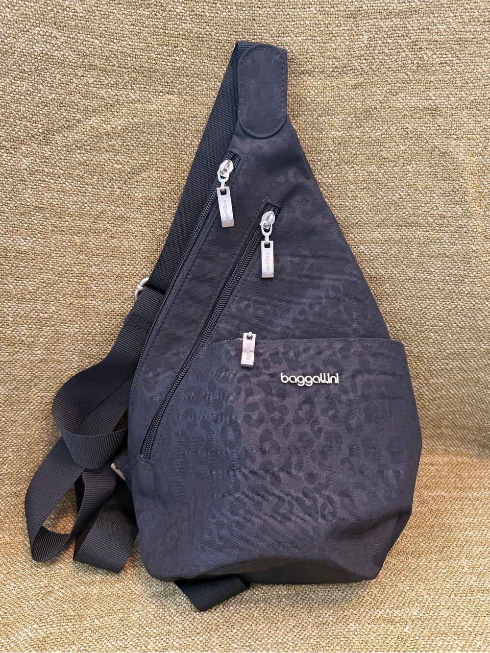 EUC Baggallini Black Chettah RFID Print Nylon Mini Crossbody Sling Travel Bag